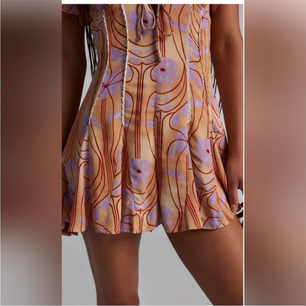 Kimchi Blue Urban Outfitters UO Thalia Open Back Romper size medium brand new - Picture 4 of 6